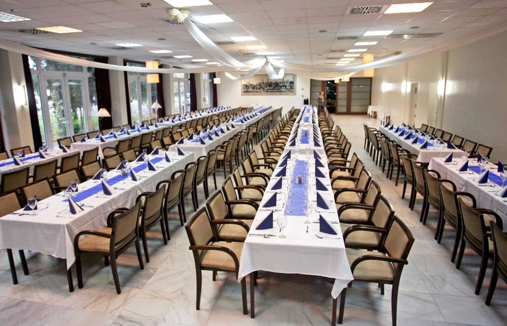 Hotel Claudius Szombathely Bagian luar foto