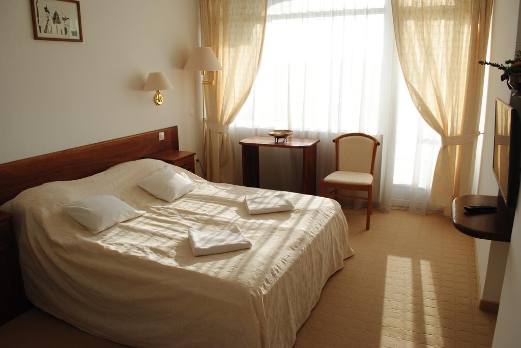 Hotel Claudius Szombathely Bagian luar foto