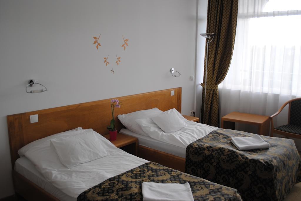 Hotel Claudius Szombathely Bagian luar foto