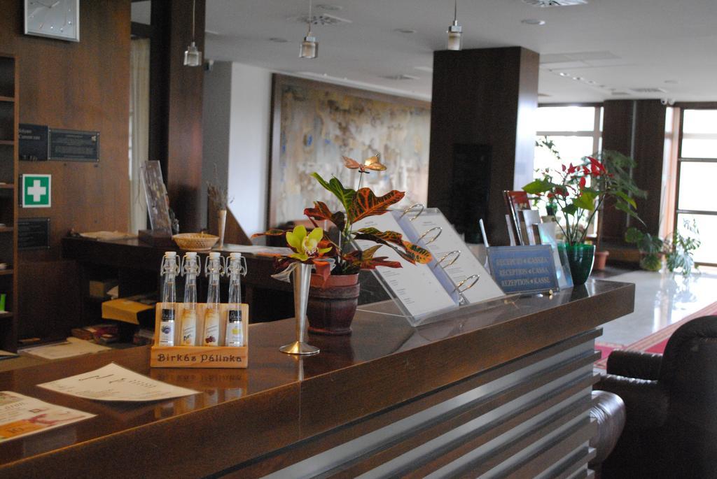 Hotel Claudius Szombathely Bagian luar foto