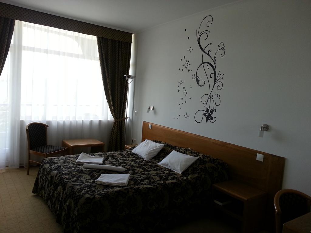 Hotel Claudius Szombathely Bagian luar foto