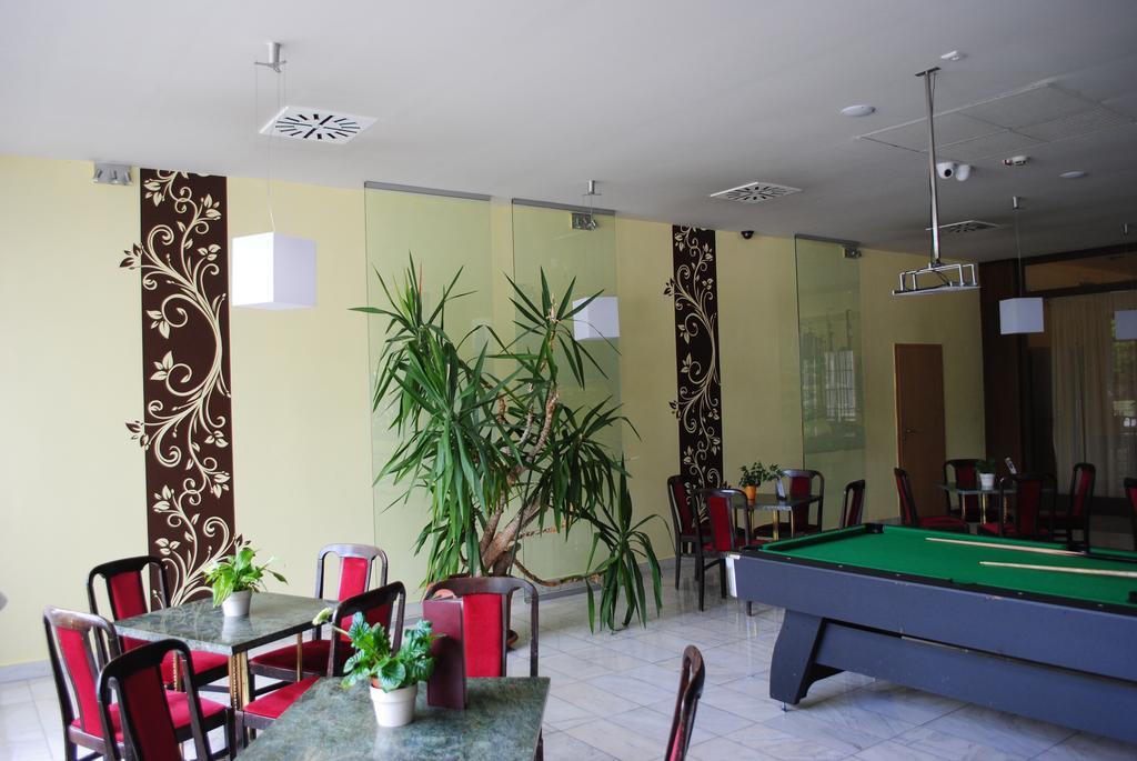 Hotel Claudius Szombathely Bagian luar foto
