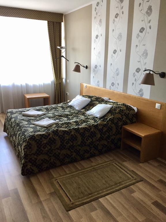 Hotel Claudius Szombathely Bagian luar foto