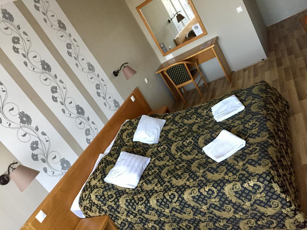 Hotel Claudius Szombathely Bagian luar foto
